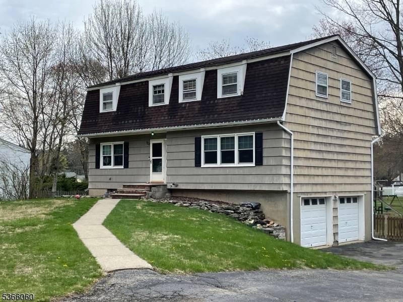 702 Hamilton Dr, Hackettstown Town, NJ 07840