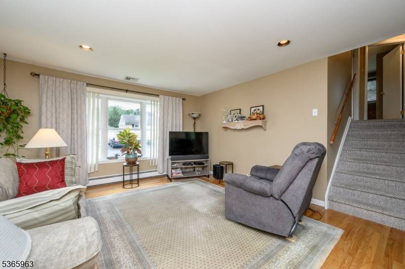 Netcong Boro, NJ 07857,5 Locust St
