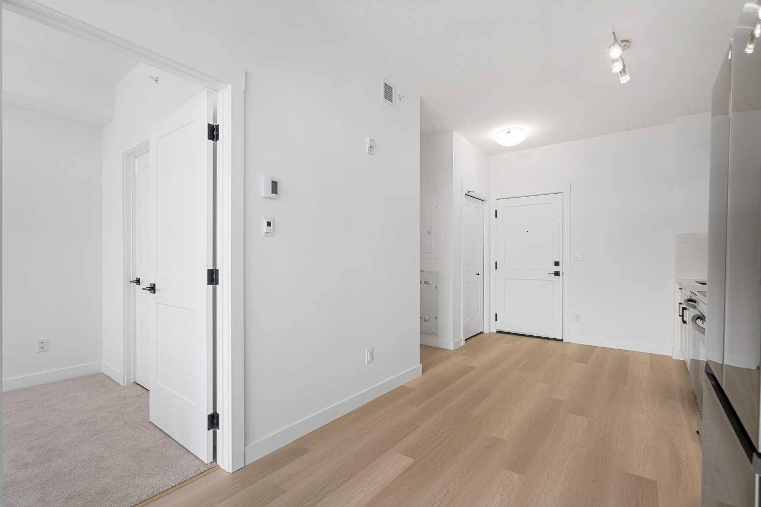 Calgary, AB T3R 2H6,70 Sage Hill WALK NW #411