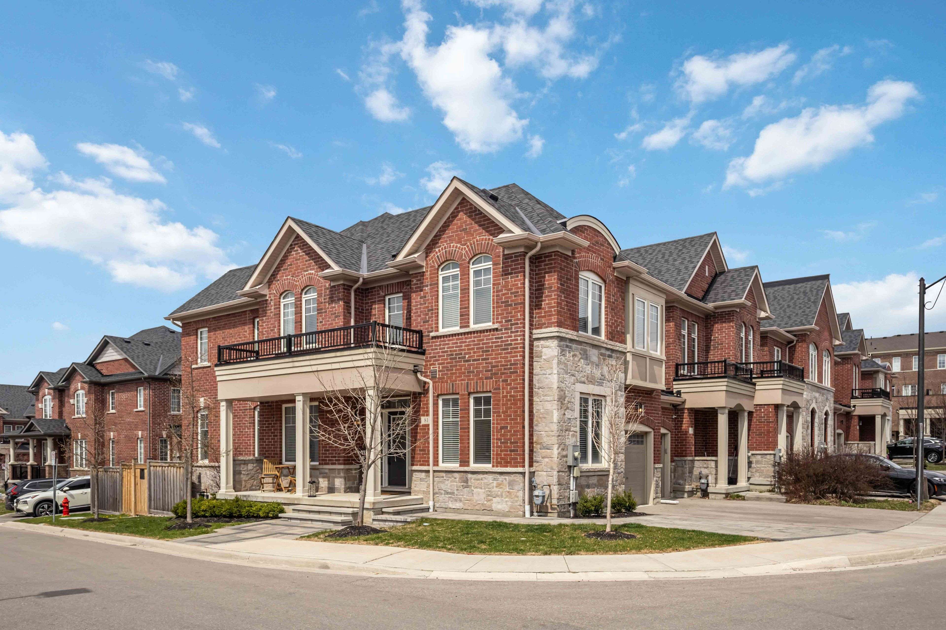Newmarket, ON L3Y 0E1,81 Dundonald TRL