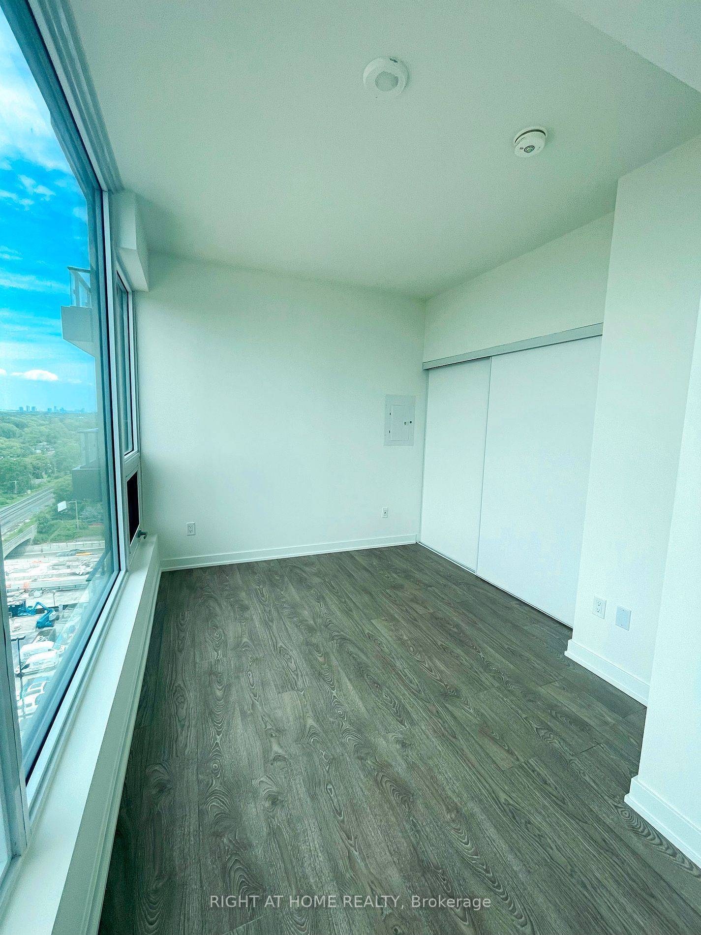 Mississauga, ON L5G 0E1,28 Ann ST #1316