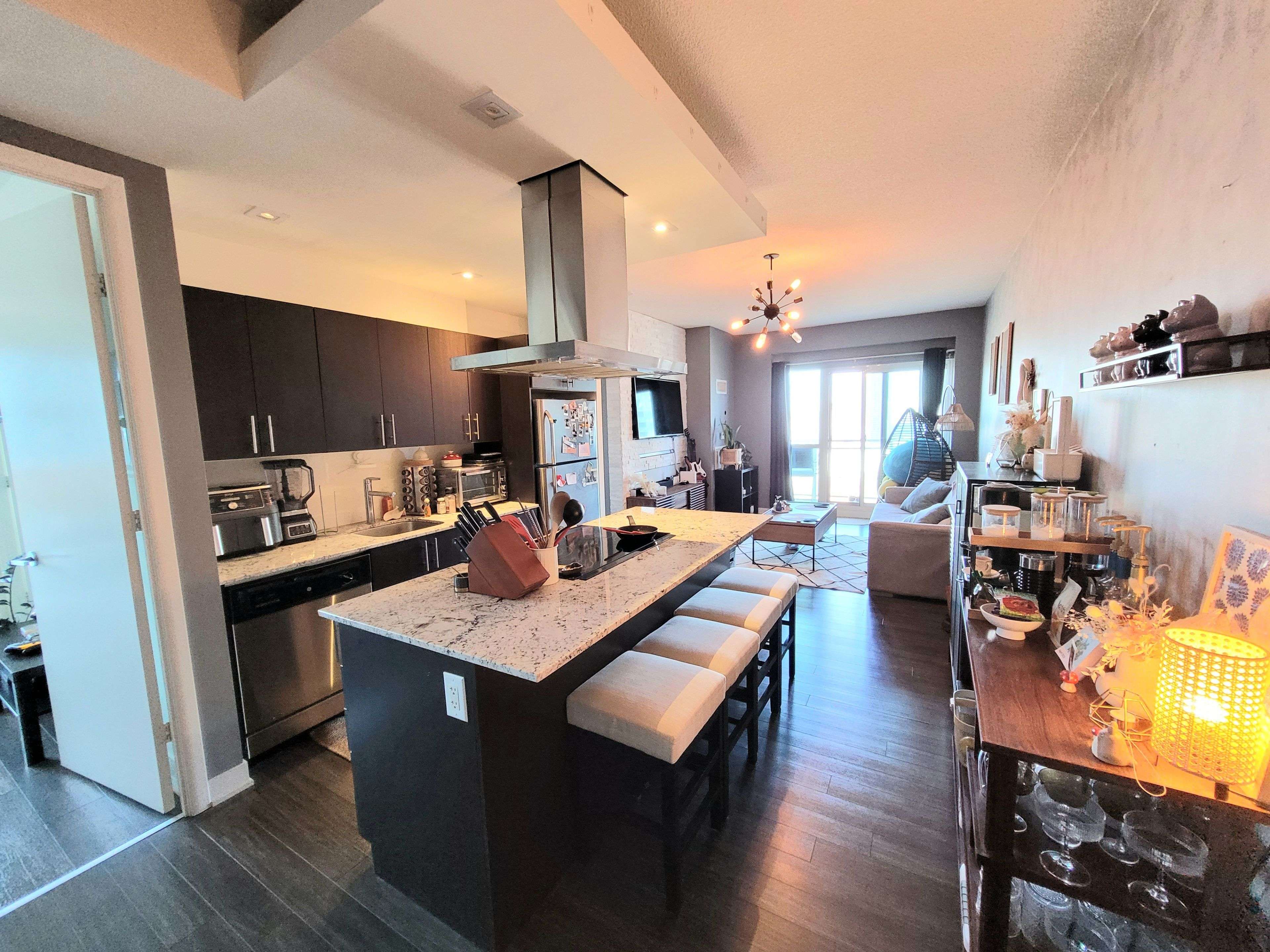 165 Legion RD #1924, Toronto W06, ON M8Y 0B3
