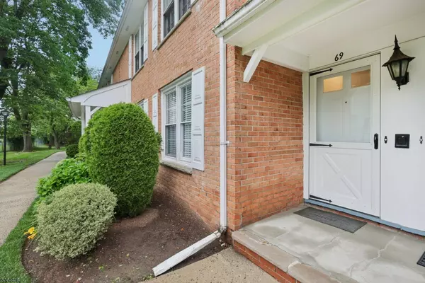 69 Briarwood Path, Clark Twp., NJ 07066