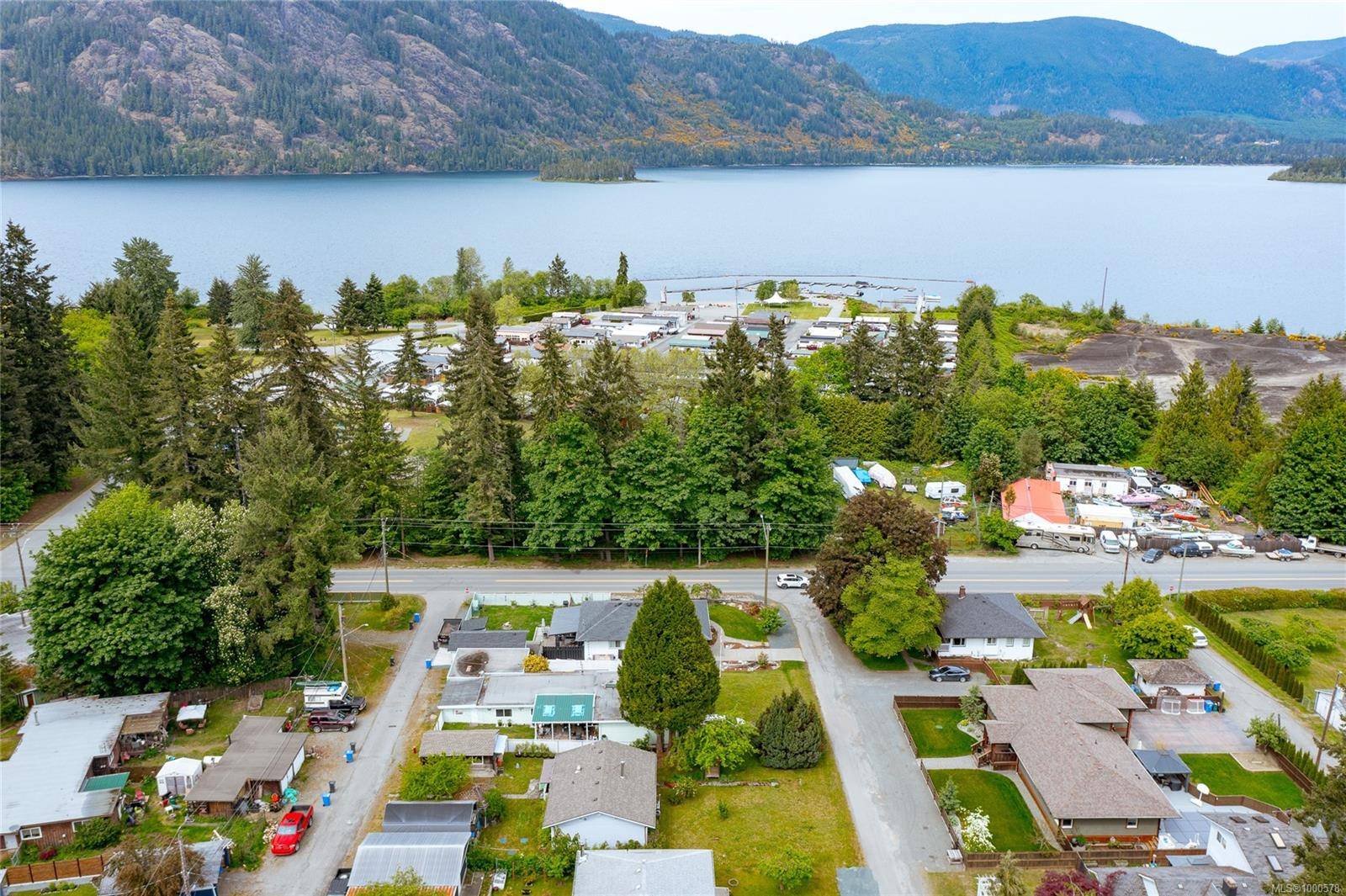 Honeymoon Bay, BC V0R 1Y0,6776 Fifth St