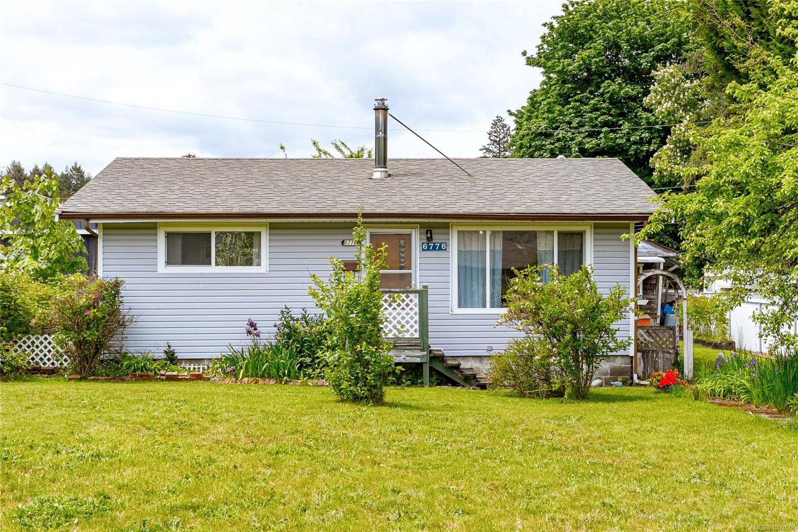 Honeymoon Bay, BC V0R 1Y0,6776 Fifth St