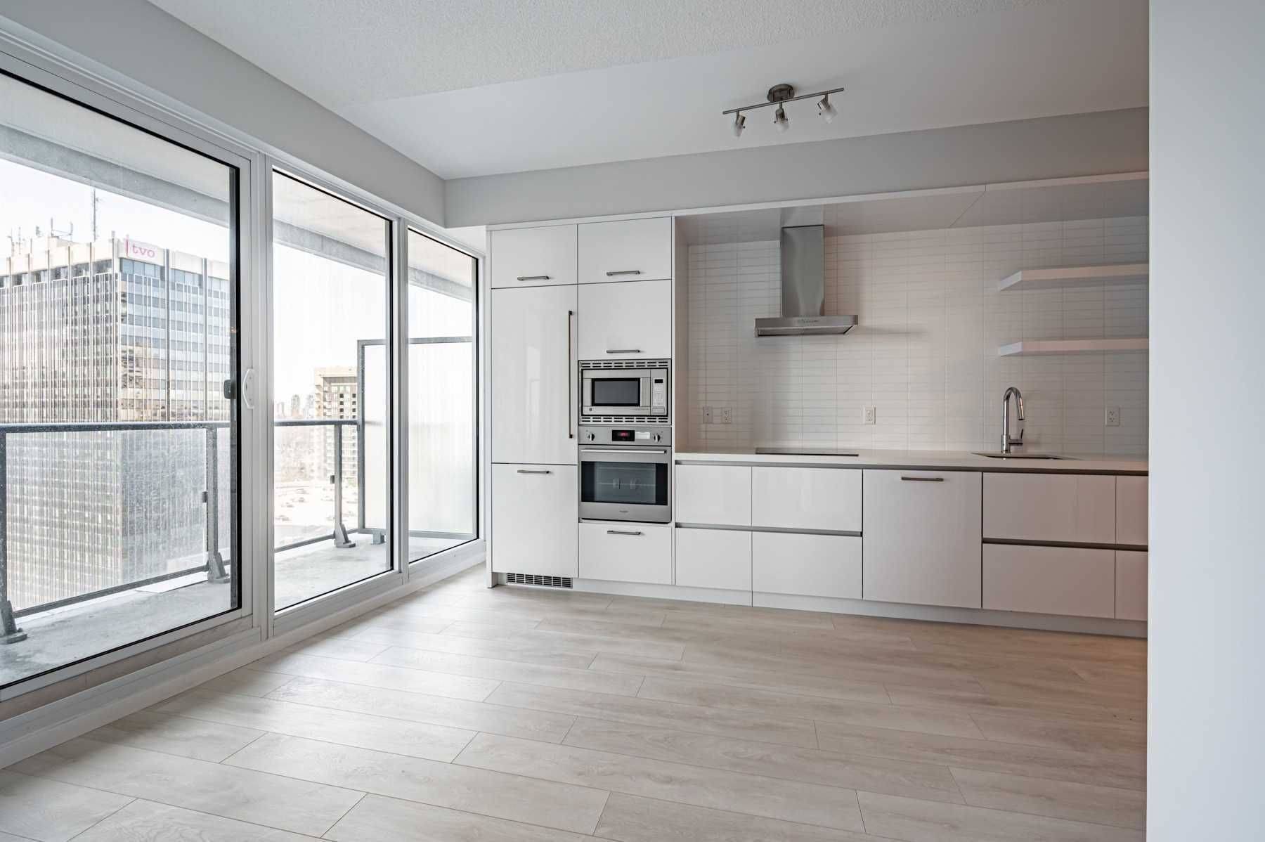 2221 YONGE ST #2406, Toronto C10, ON M4S 2B4