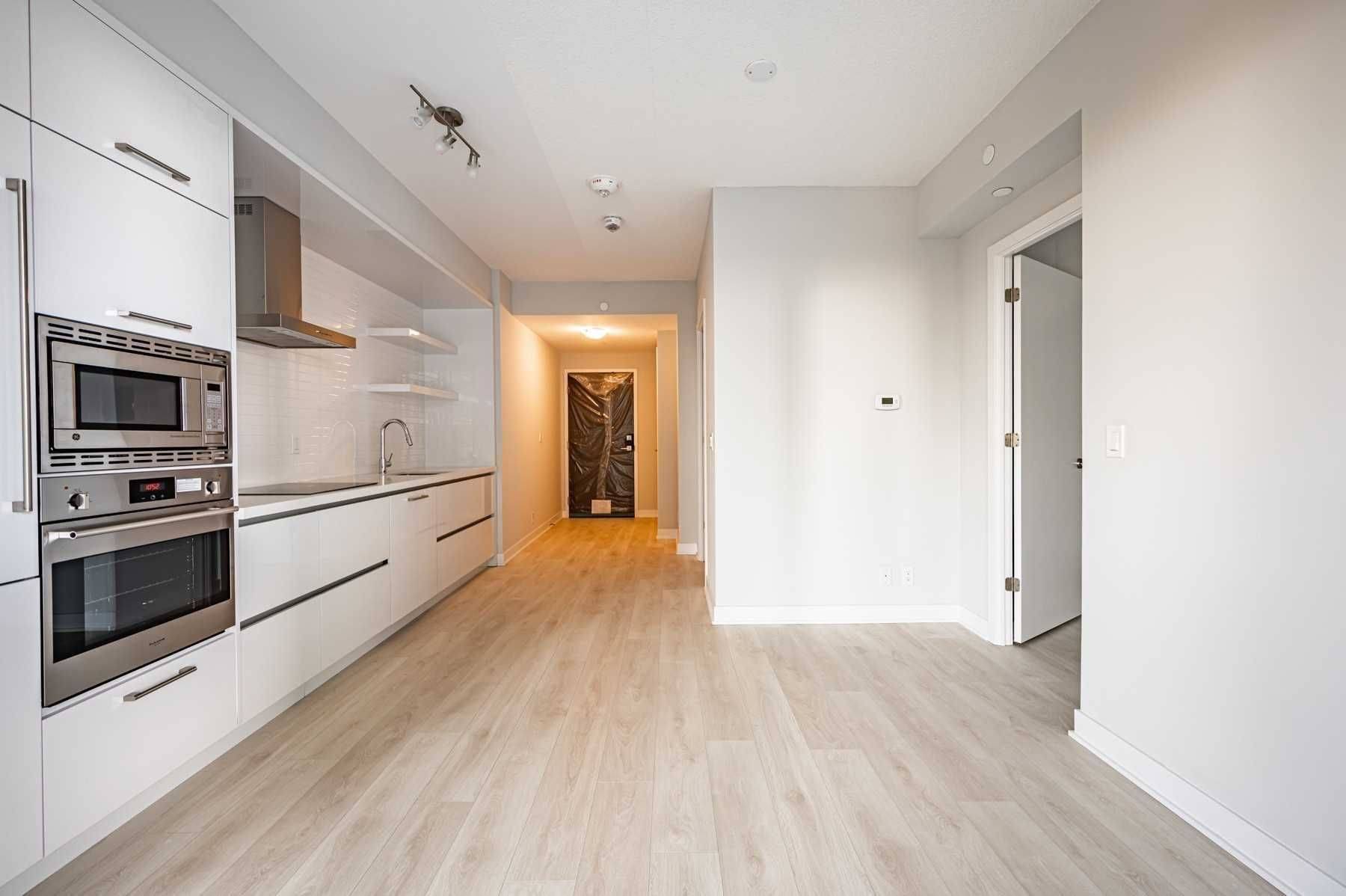 Toronto C10, ON M4S 2B4,2221 YONGE ST #2406