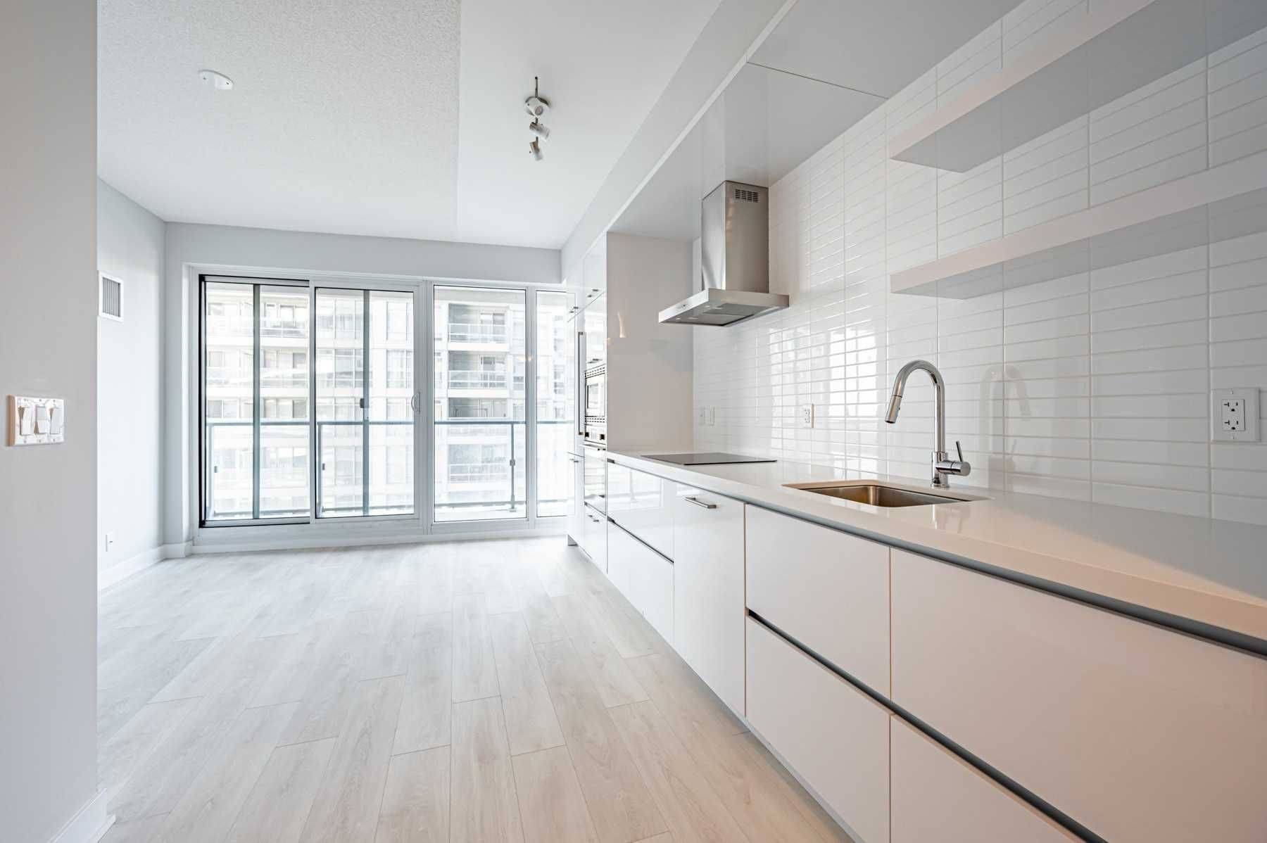 Toronto C10, ON M4S 2B4,2221 YONGE ST #2406