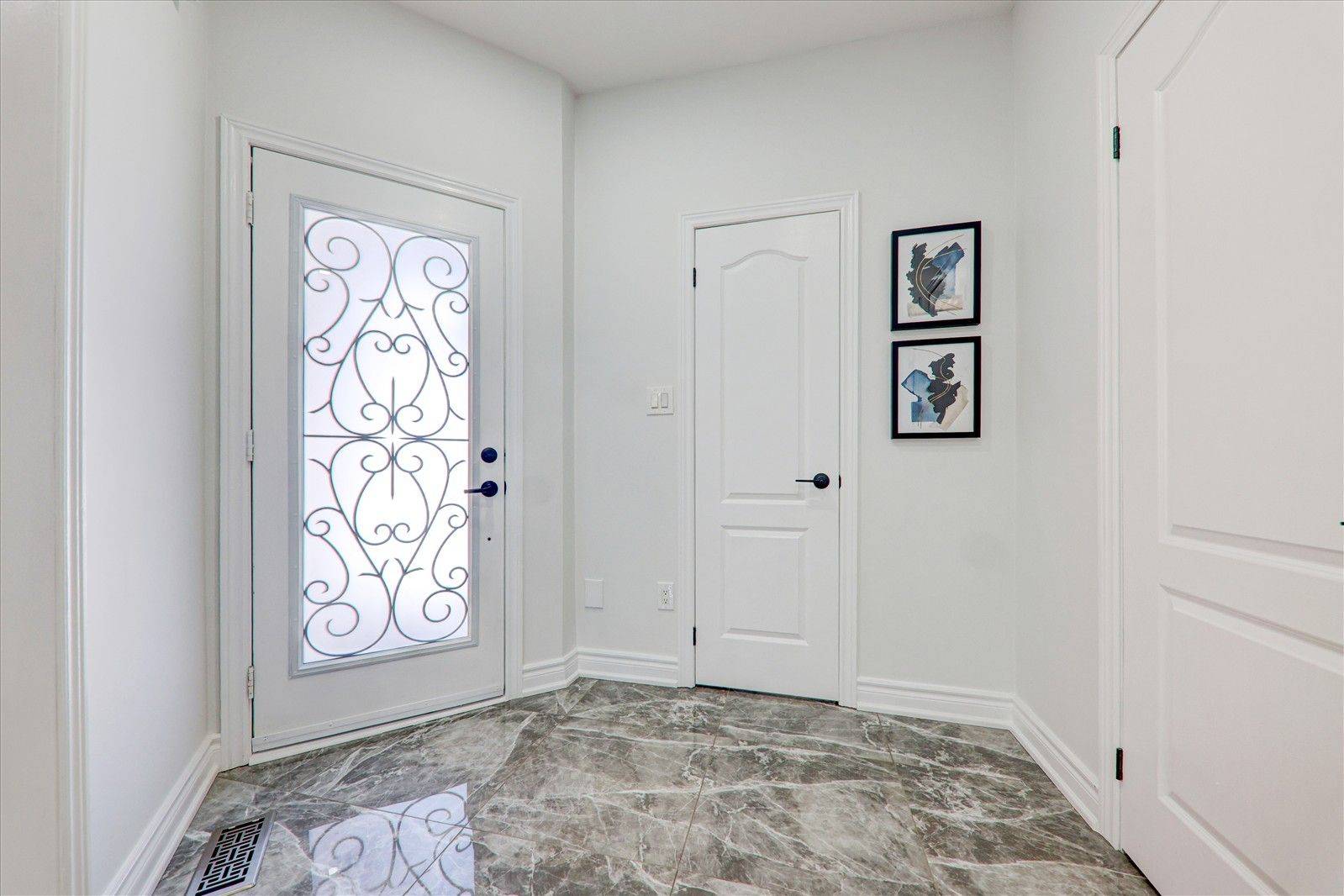 Markham, ON L3S 4N3,556 Highglen AVE