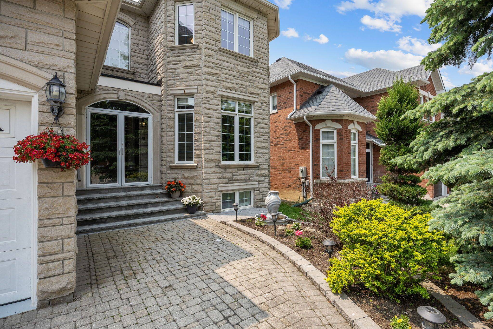 Richmond Hill, ON L4B 4E8,21 Earl Grey CT