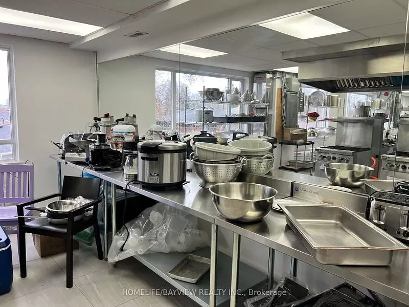 Toronto W10, ON M9V 1A7,964 Albion RD #108