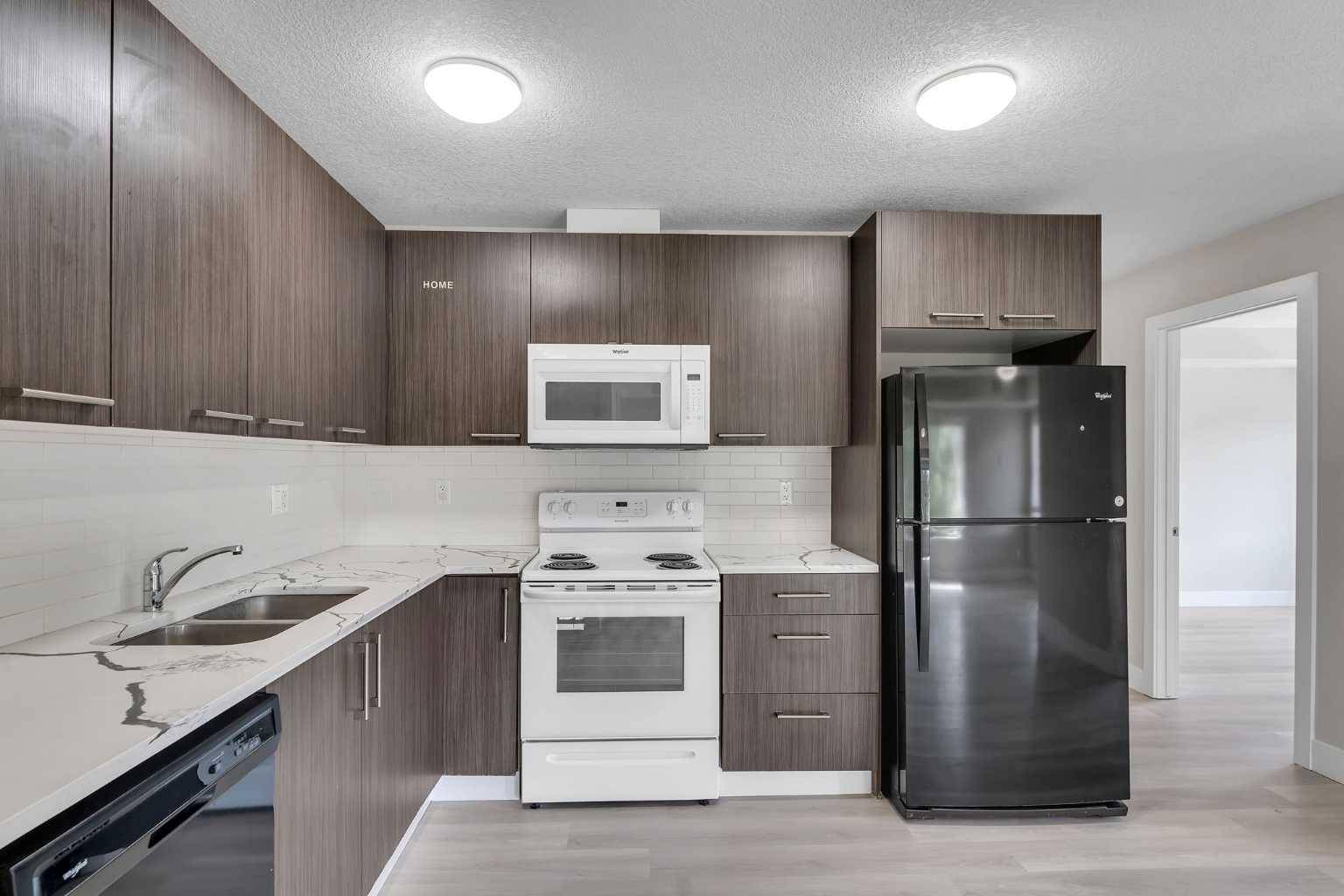 Chestermere, AB T1X 0P6,300 Marina DR #148