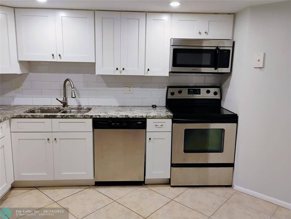 Jensen Beach, FL 34957,2069 NE Collins Cir #7-1