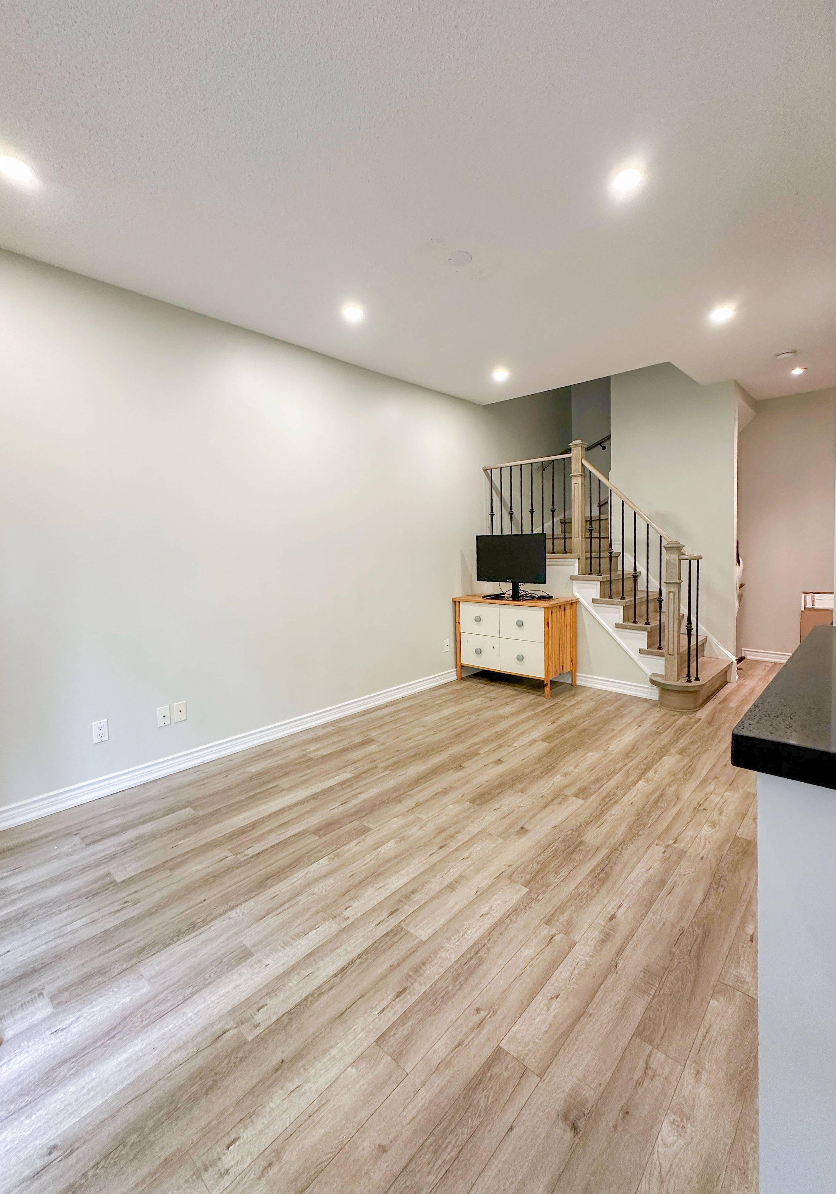 Markham, ON L3R 4G4,16 Cox BLVD ##3