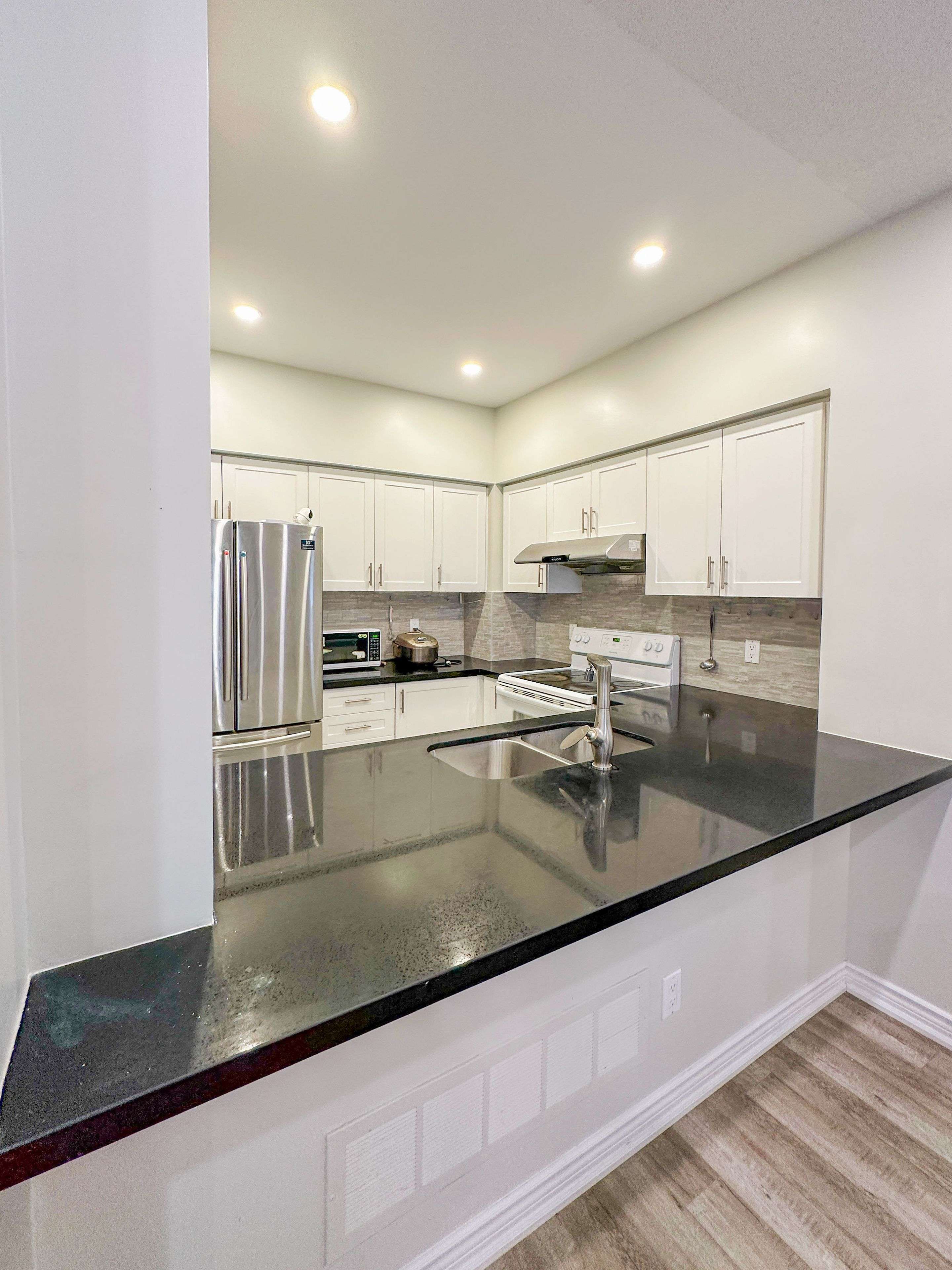 Markham, ON L3R 4G4,16 Cox BLVD ##3