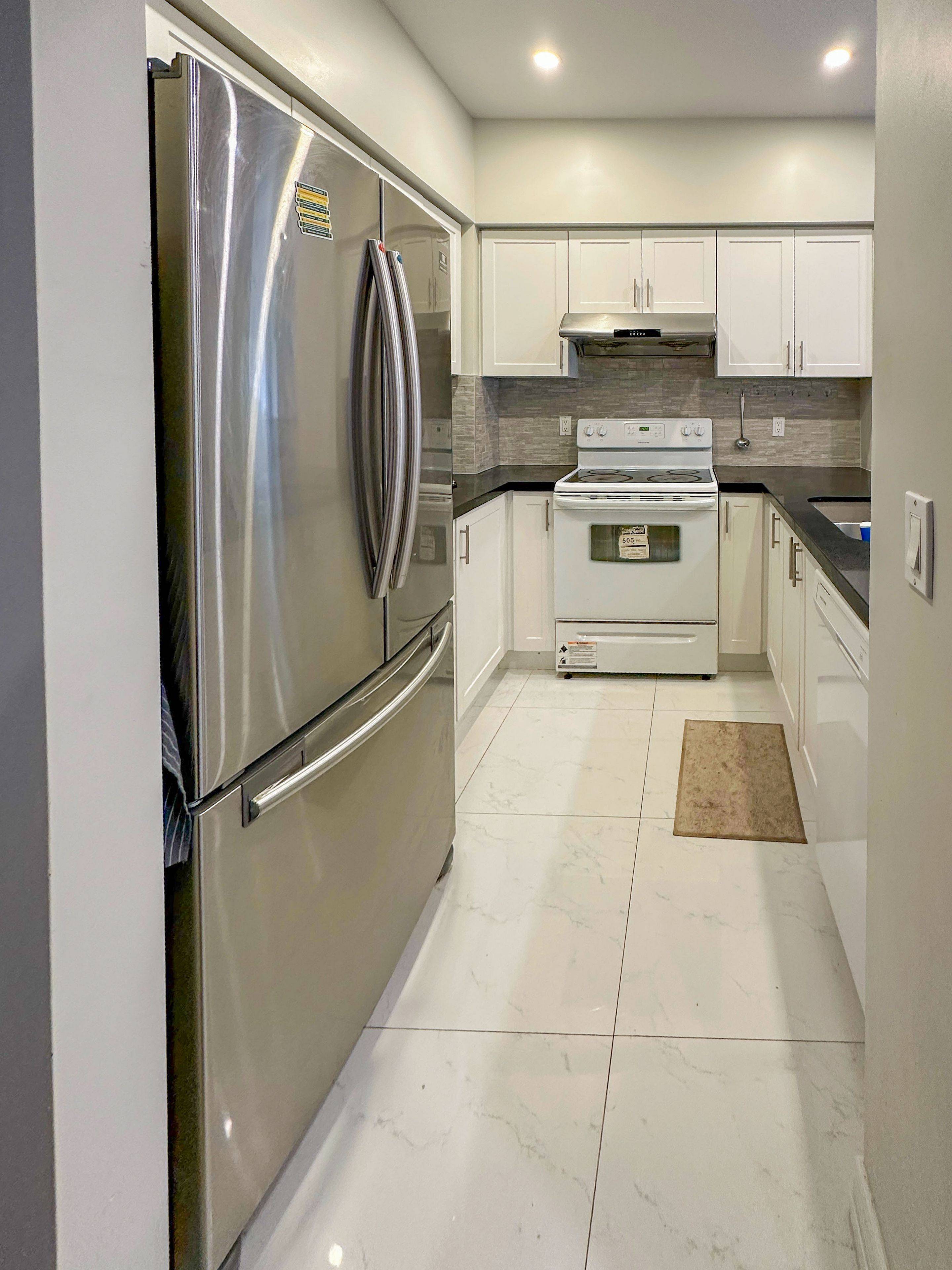 Markham, ON L3R 4G4,16 Cox BLVD ##3