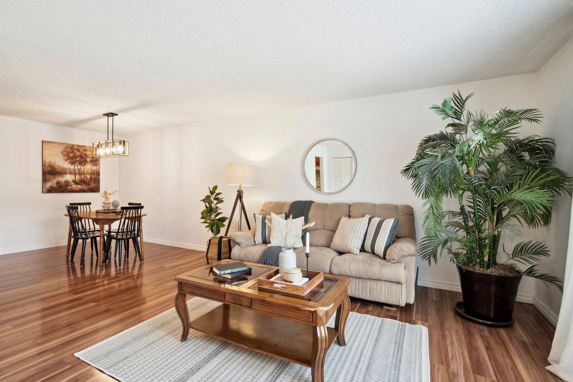 Burlington, ON L7T 4C1,935 Daryl DR