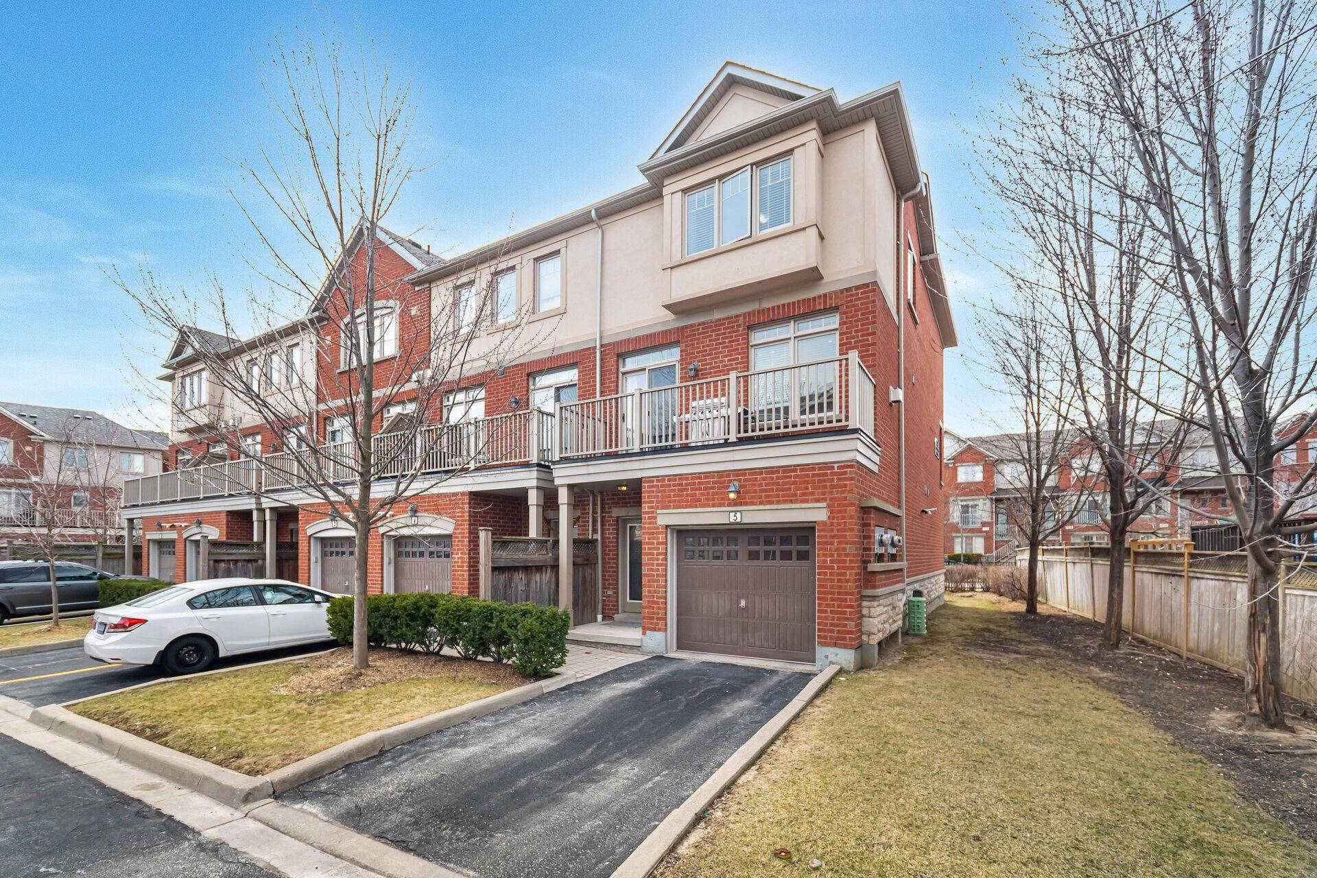 Mississauga, ON L5M 0M1,5725 Tosca DR #5