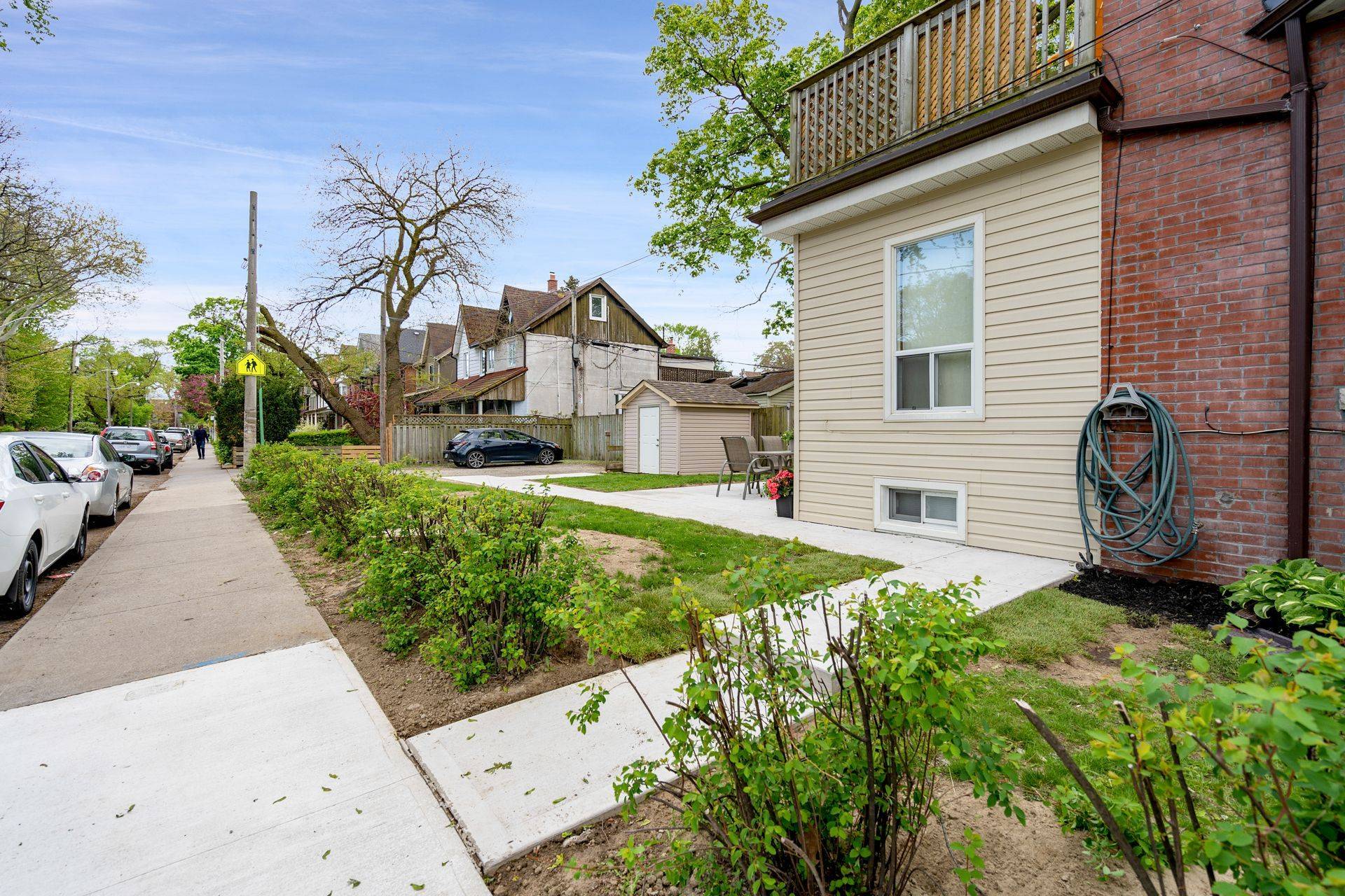 Toronto W02, ON M6P 1V1,91 St. John's RD #Basement