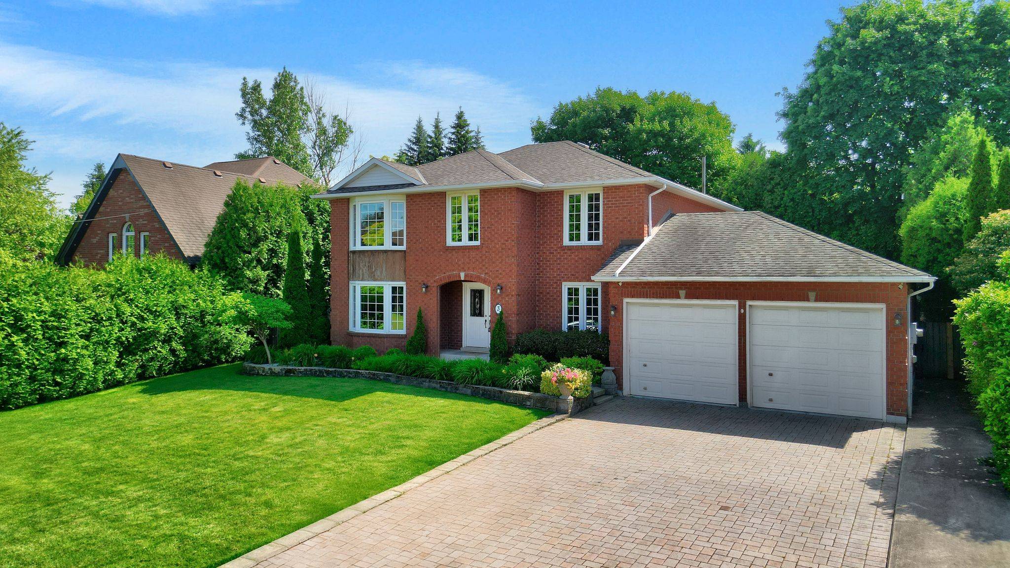 Hamilton, ON L9H 7G7,3 Tristan CT