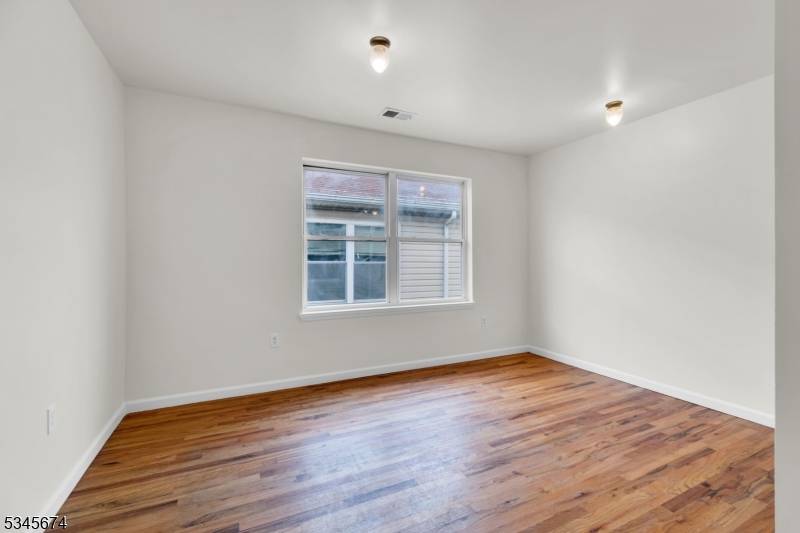 Newark City, NJ 07103,392 New St #3