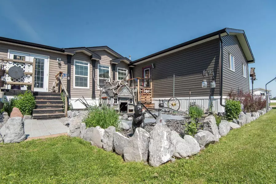 5823 52 ST #106, Eckville, AB T0M 0X0