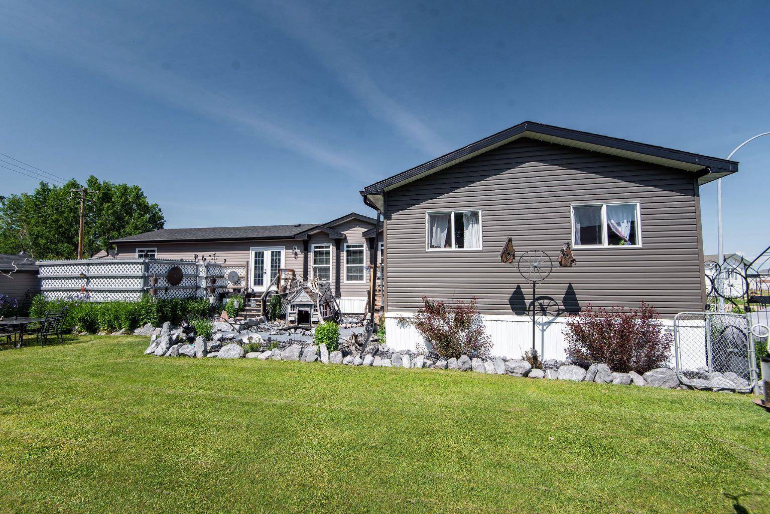 Eckville, AB T0M 0X0,5823 52 ST #106