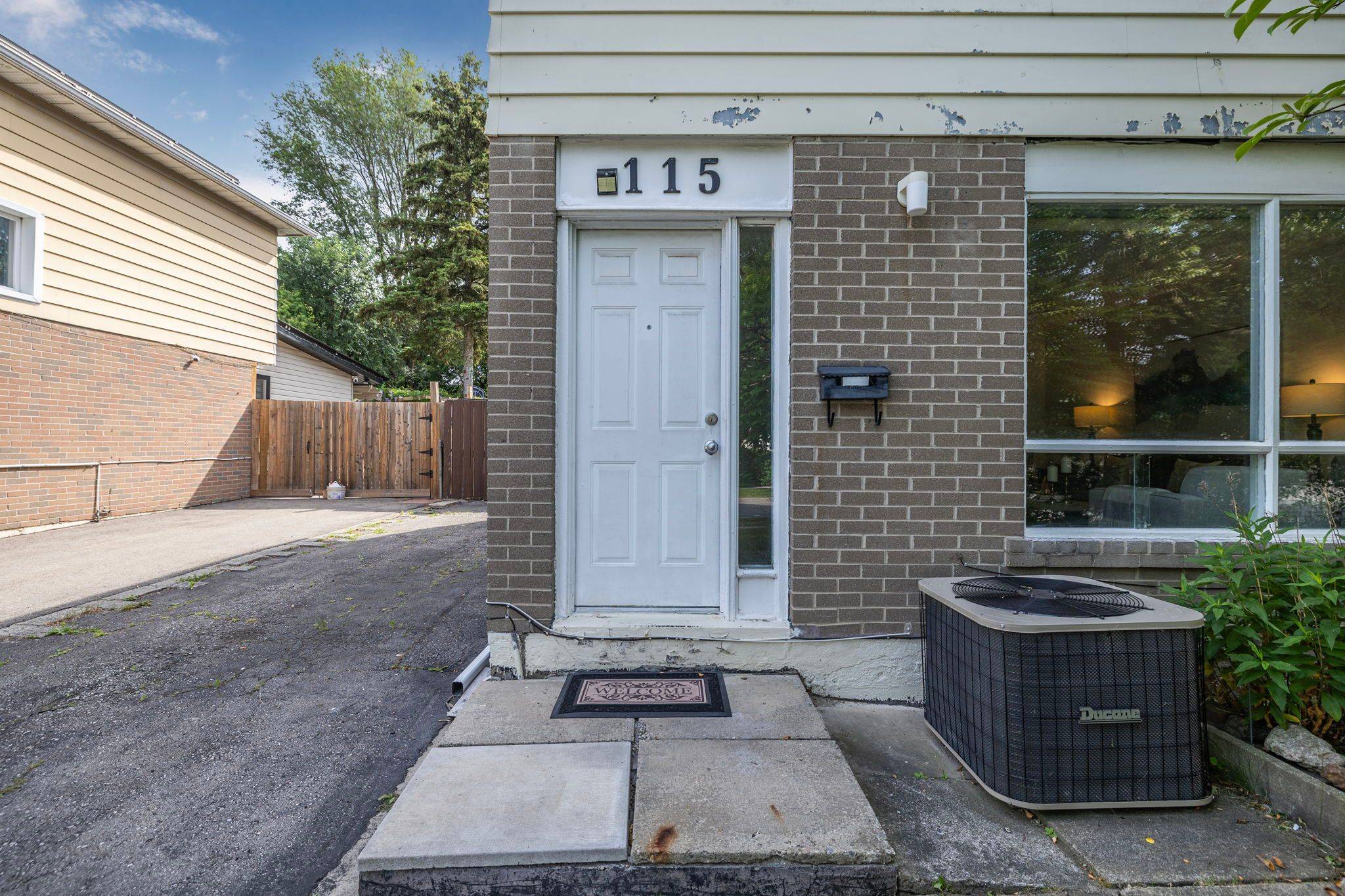 Toronto C15, ON M2H 2P2,115 Hollyberry TRL