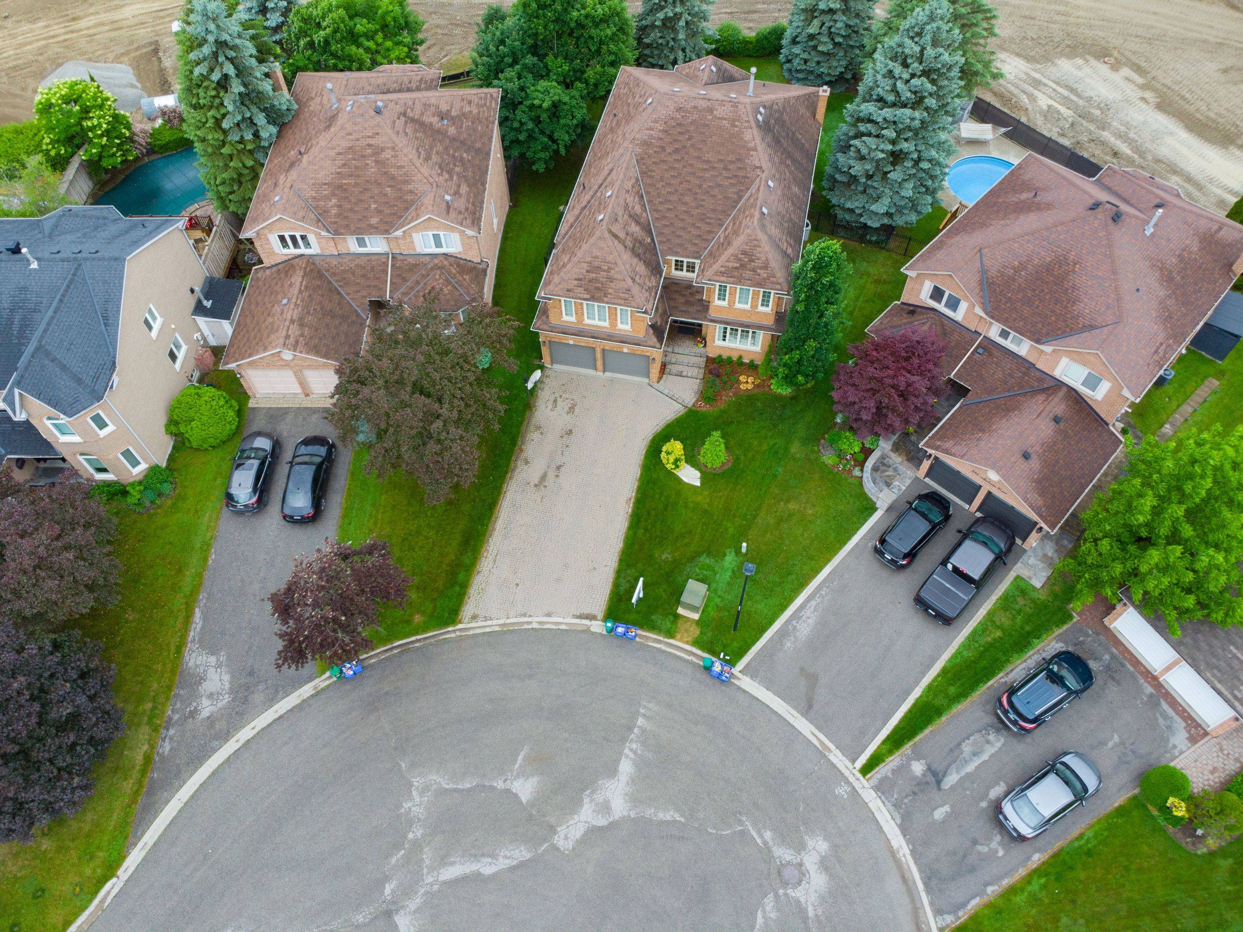 Newmarket, ON L3X 1E8,384 Amberlee CT