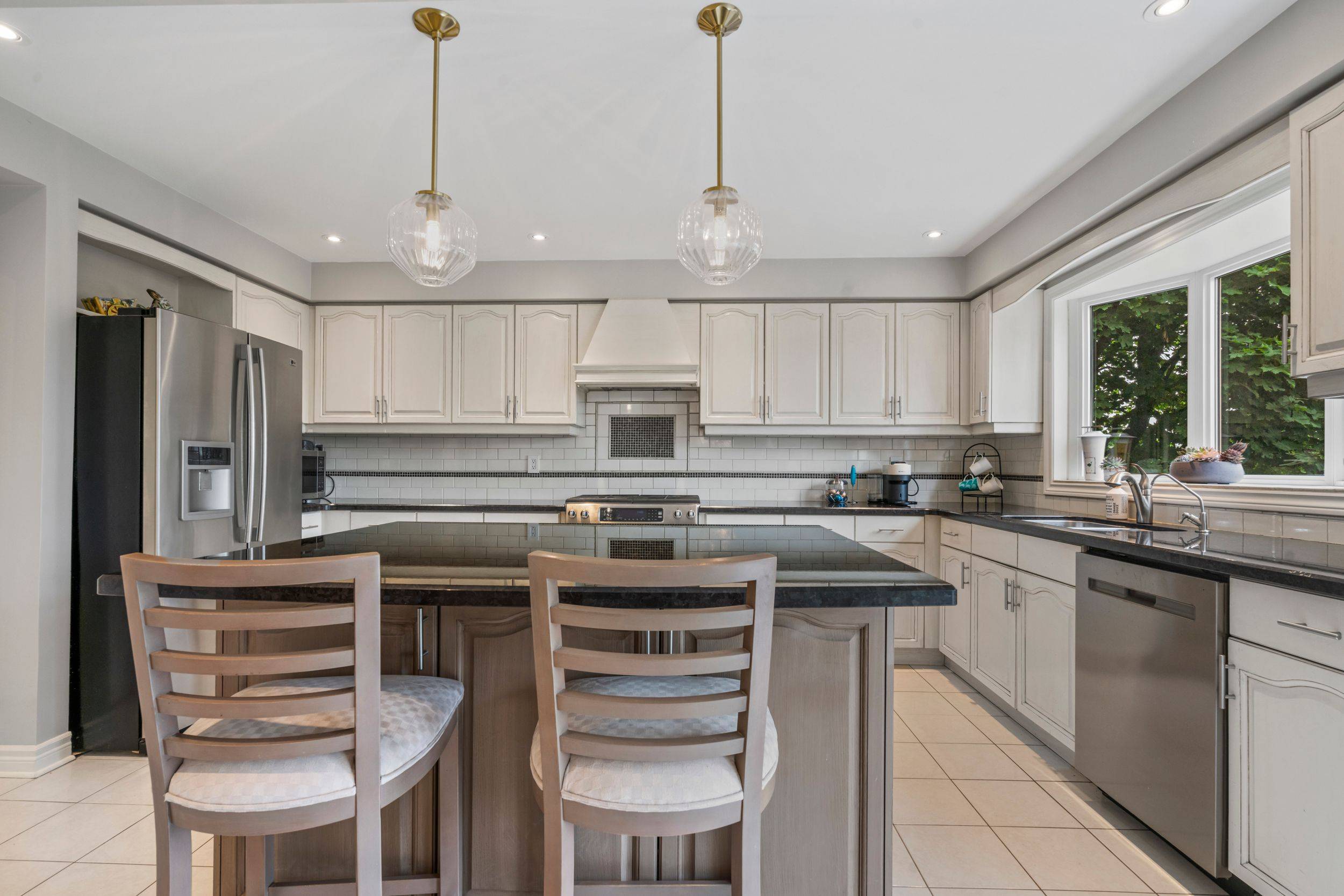 Newmarket, ON L3X 1E8,384 Amberlee CT