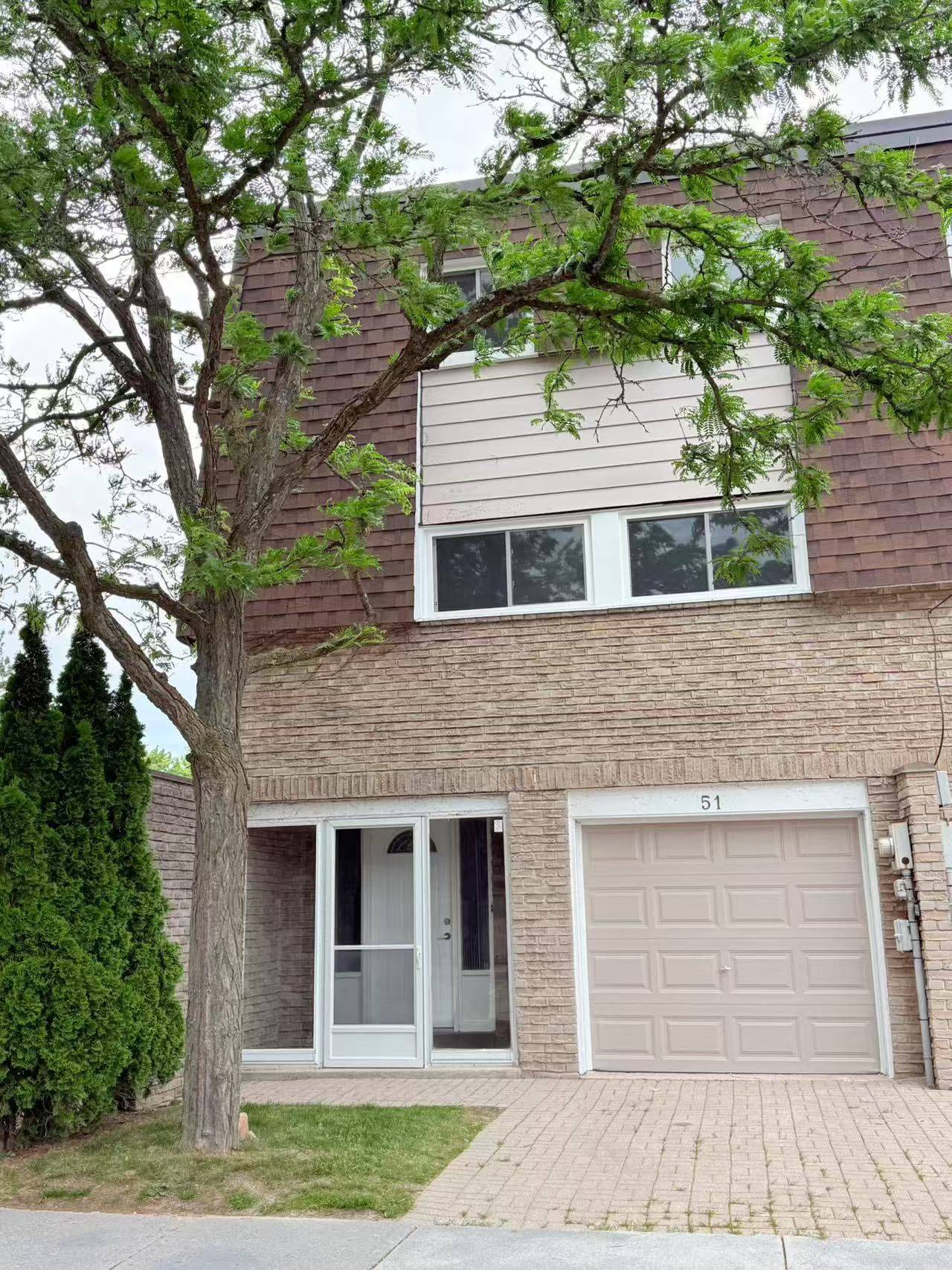 Markham, ON L3R 2R2,653 Village Pkwy #51