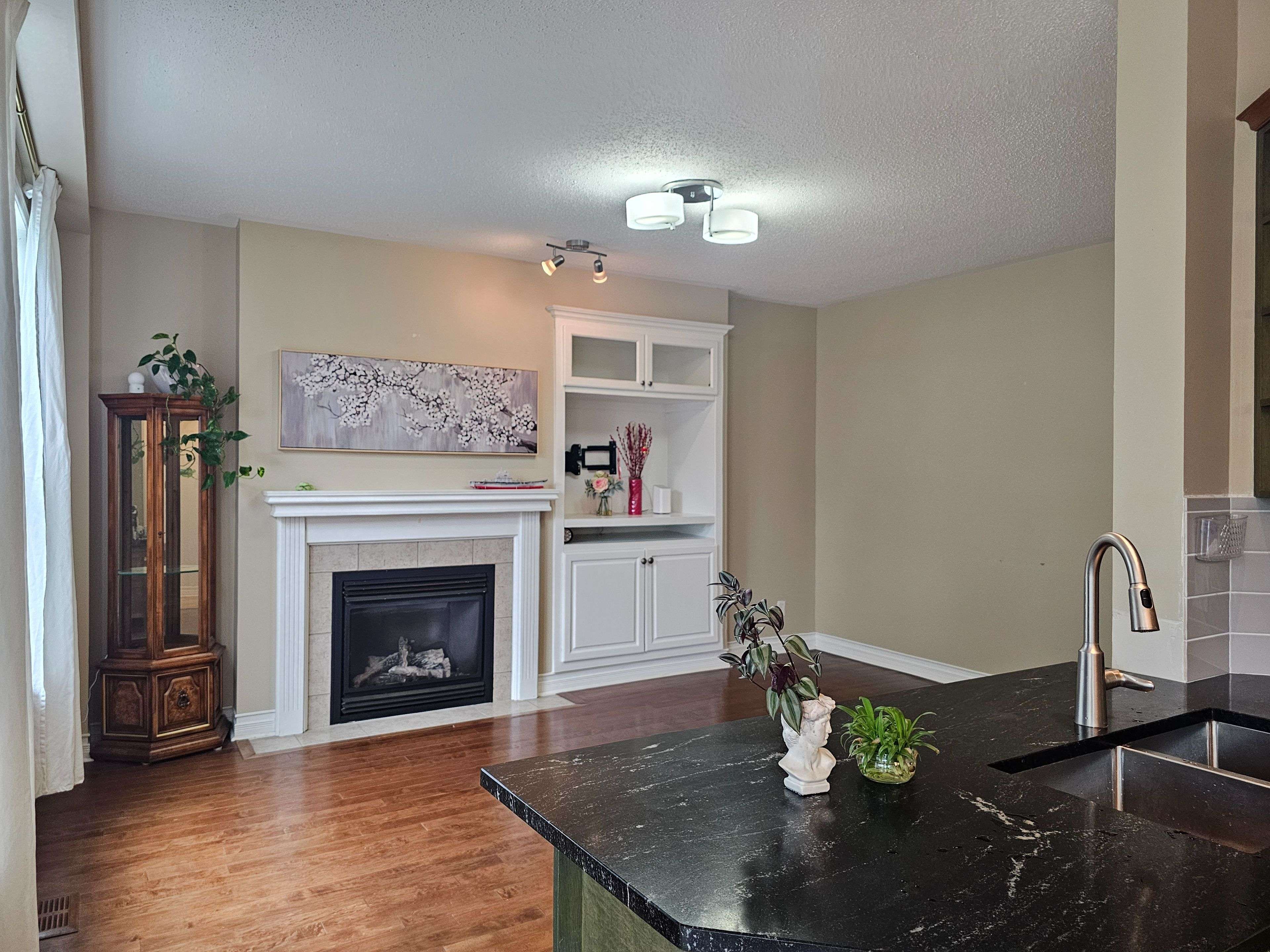 Barrhaven, ON K2J 4Y1,25 Golflinks DR