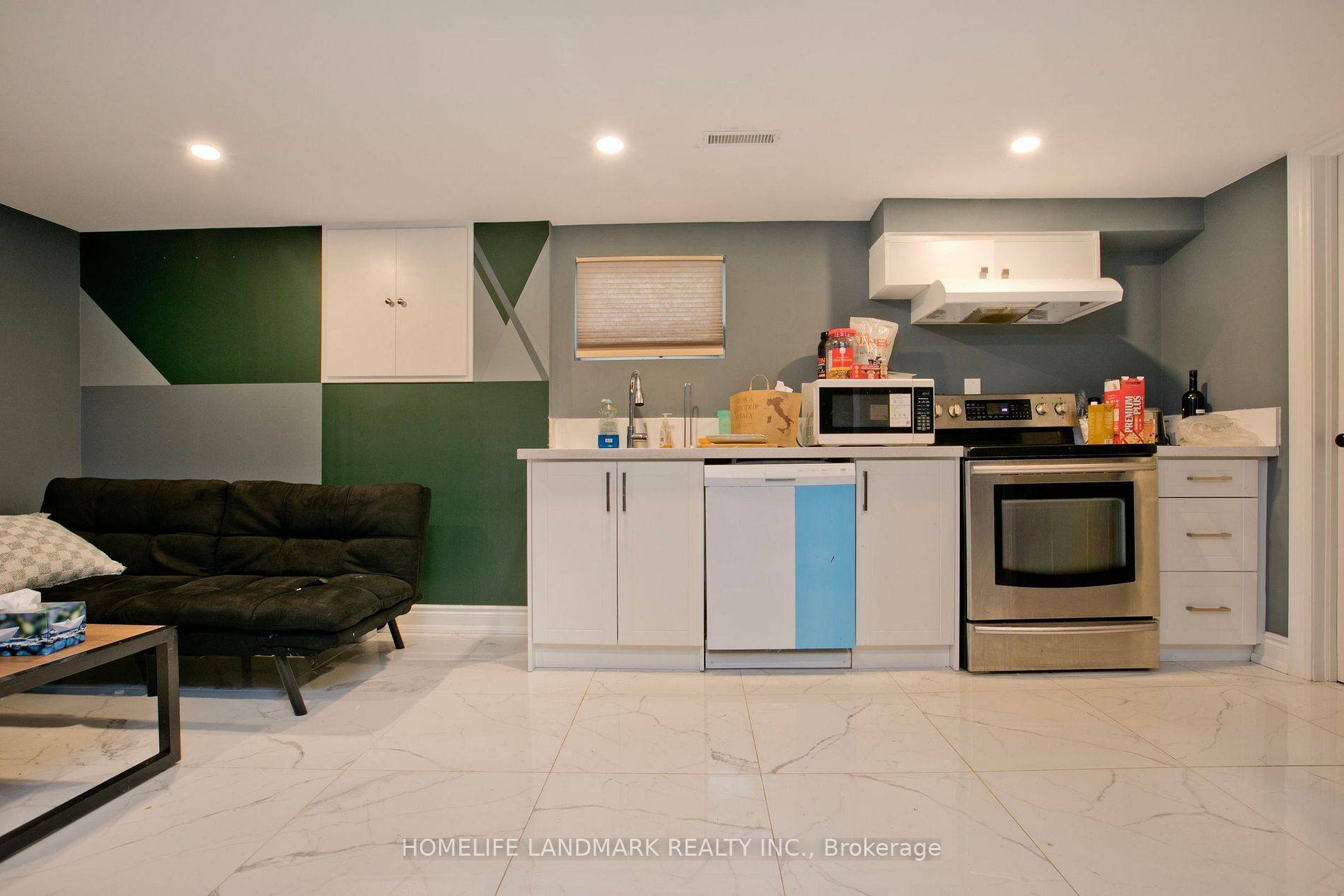 Toronto W07, ON M8Z 2G3,85 Yorkview DR #Basement