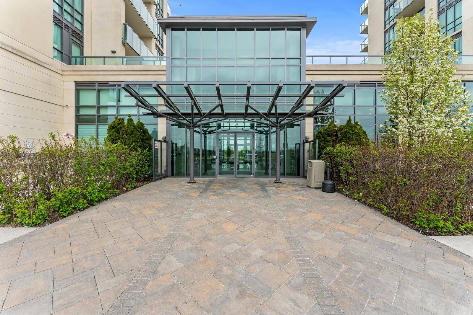 Brampton, ON L6P 4K9,55 Yorkland BLVD #107