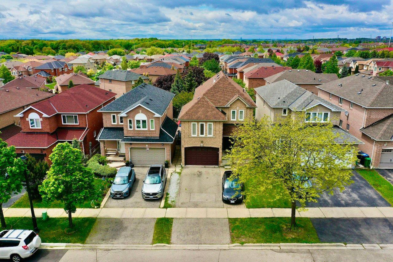 Mississauga, ON L5V 2J3,893 Blyleven BLVD