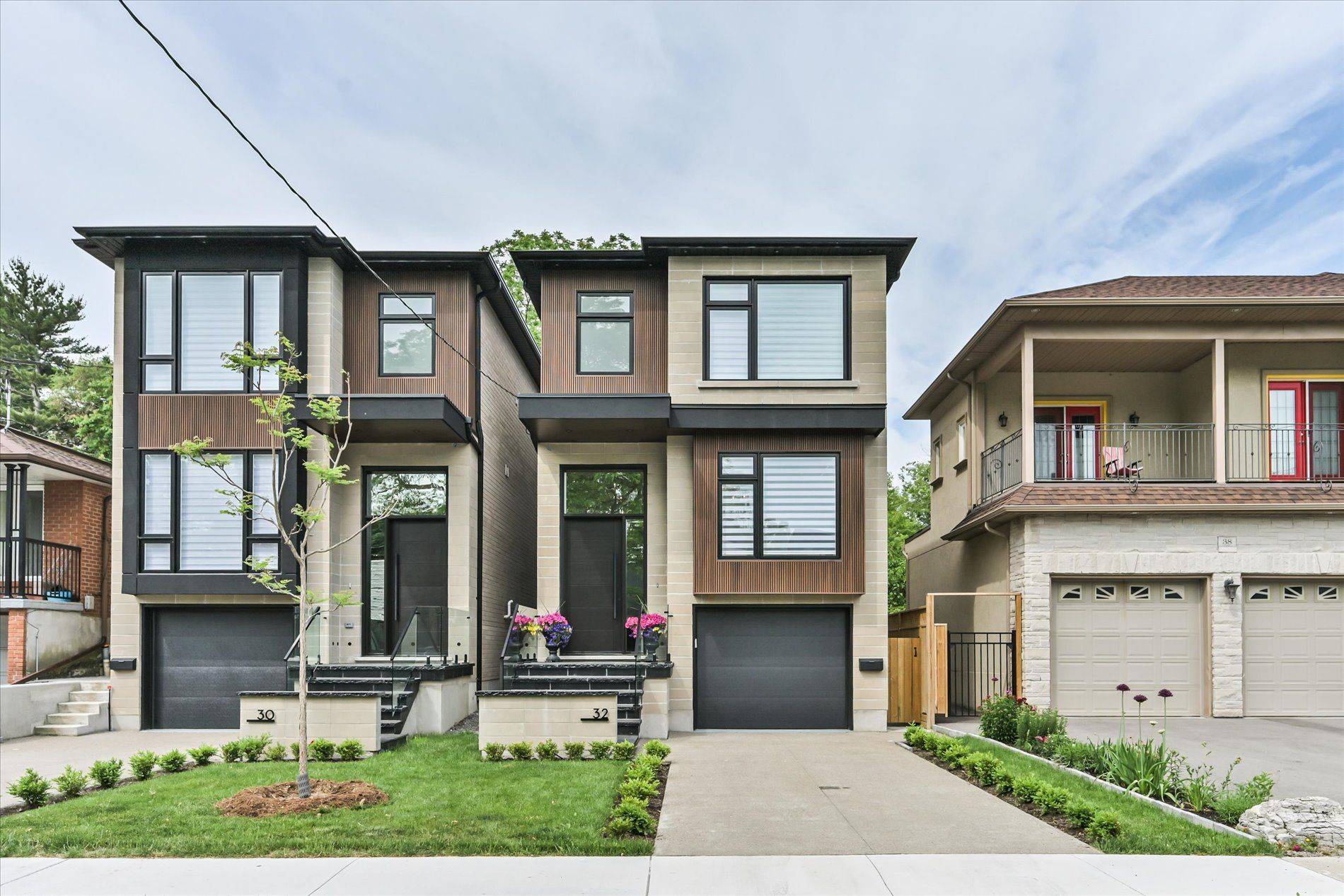 32 Thirty Eighth ST, Toronto W06, ON M8W 3L9