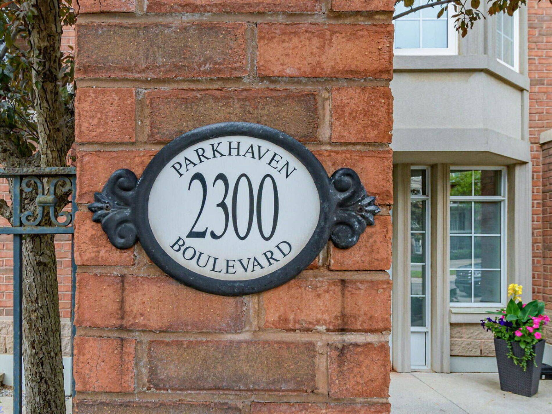 Oakville, ON L6H 6V9,2300 Parkhaven BLVD #208