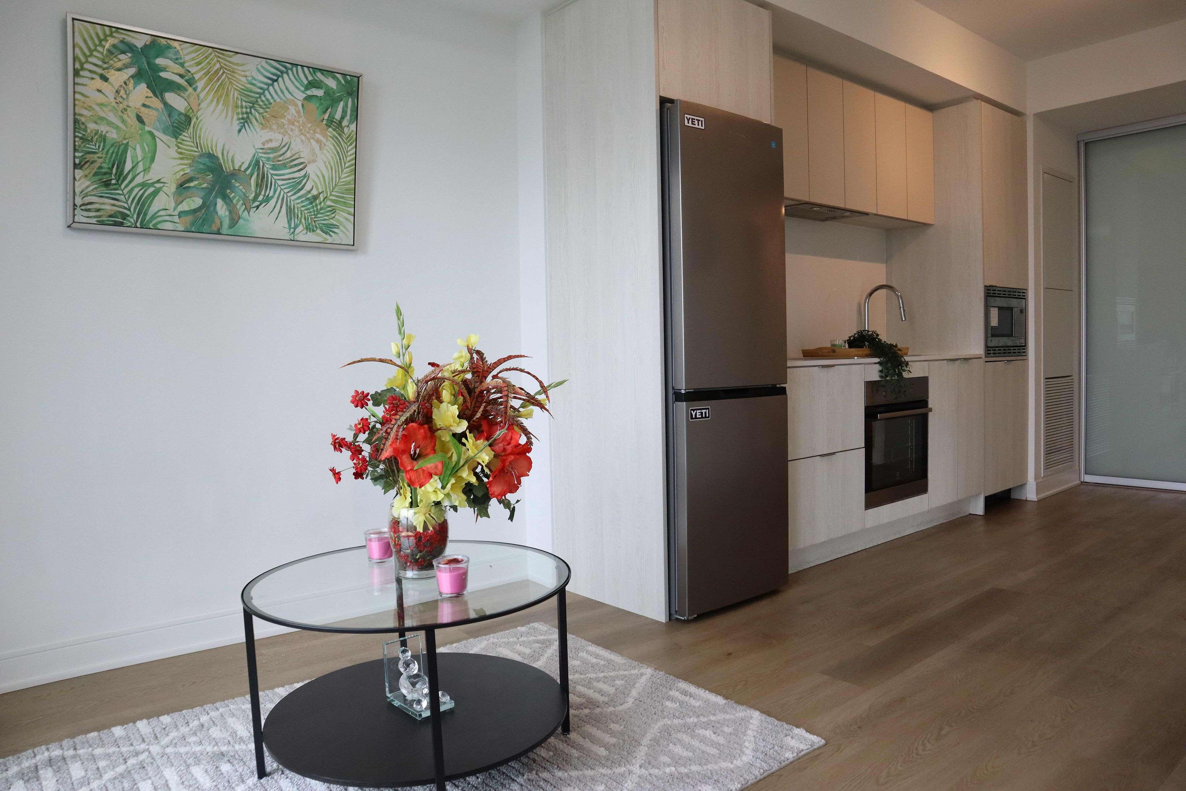 Mississauga, ON L5A 1W4,86 Dundas ST E #421