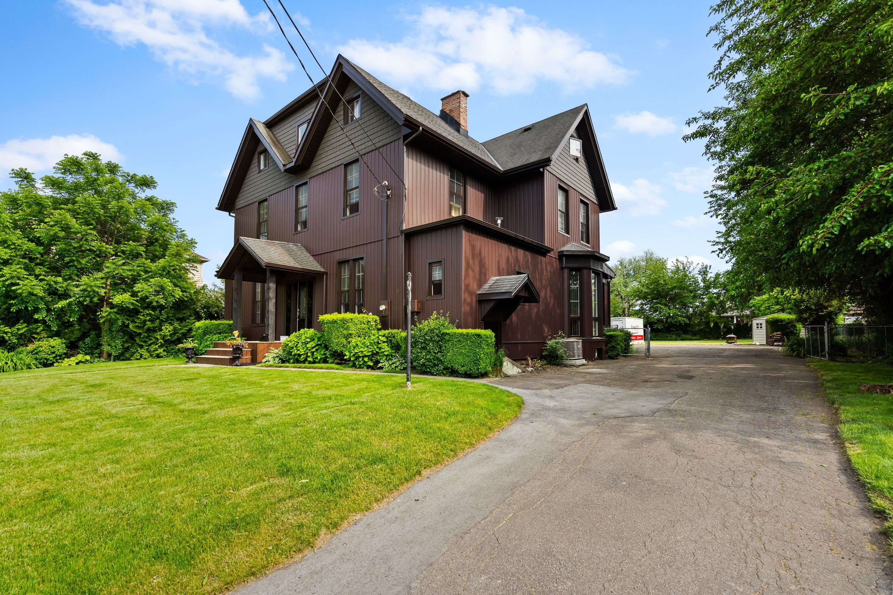 Niagara Falls, ON L2E 2V8,5368 Menzie ST