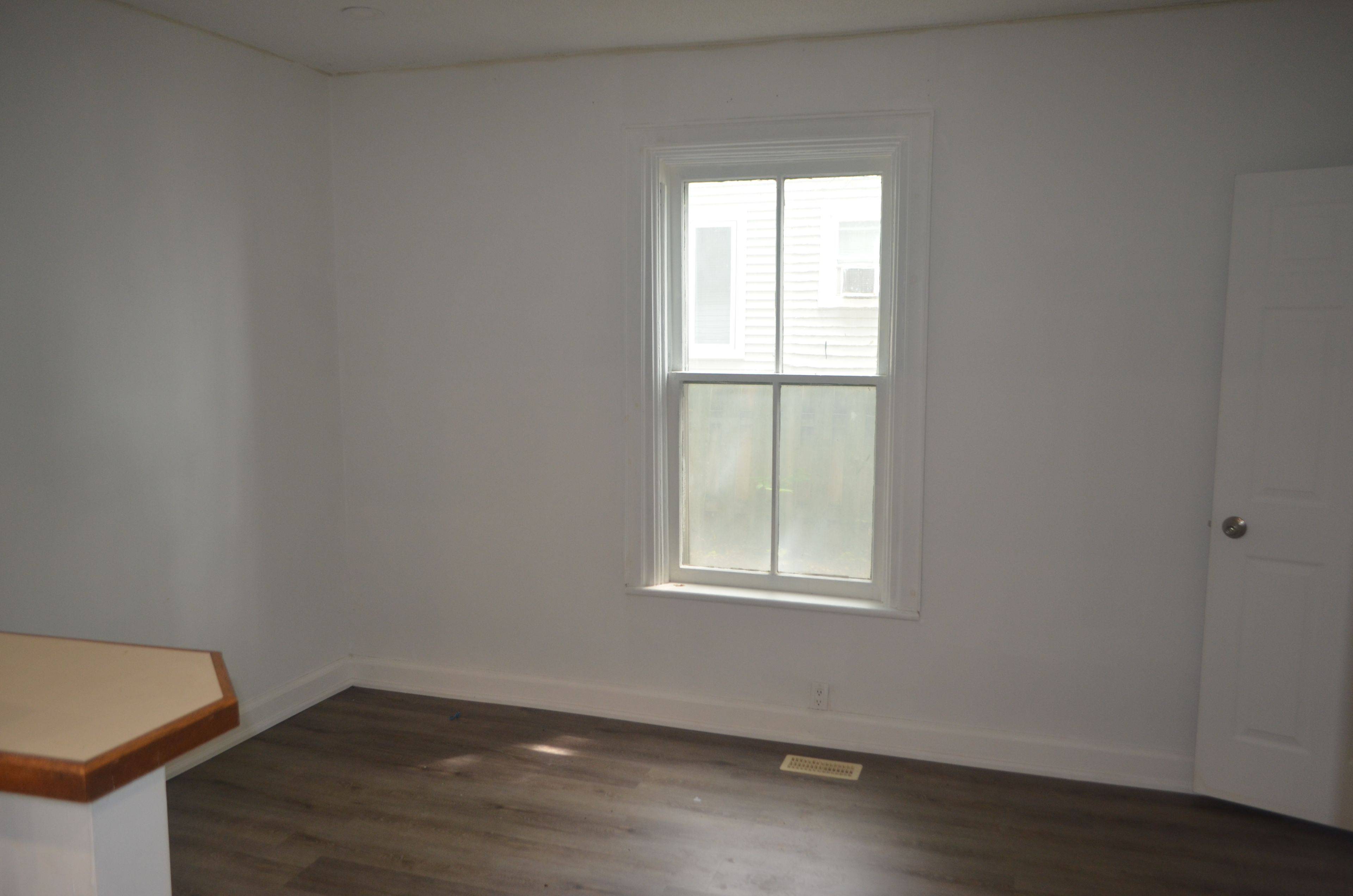 Belleville, ON K8N 1C8,162 Dundas ST E
