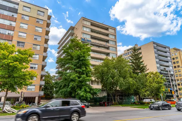 581 Avenue RD #501, Toronto C02, ON M4V 2K4