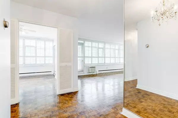 Toronto C02, ON M4V 2K4,581 Avenue RD #501