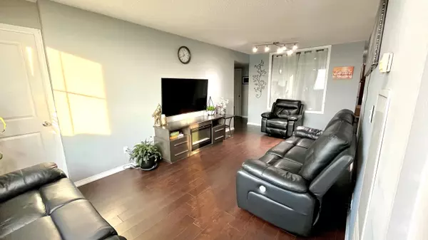 Toronto E11, ON M1B 0A1,6 Rosebank DR #11M