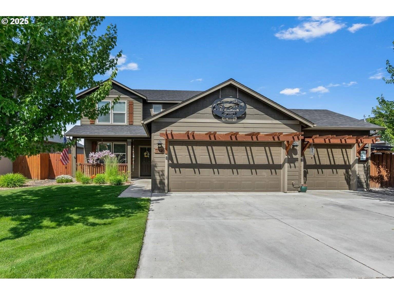 802 NW GREEN FOREST CIR, Redmond, OR 97756