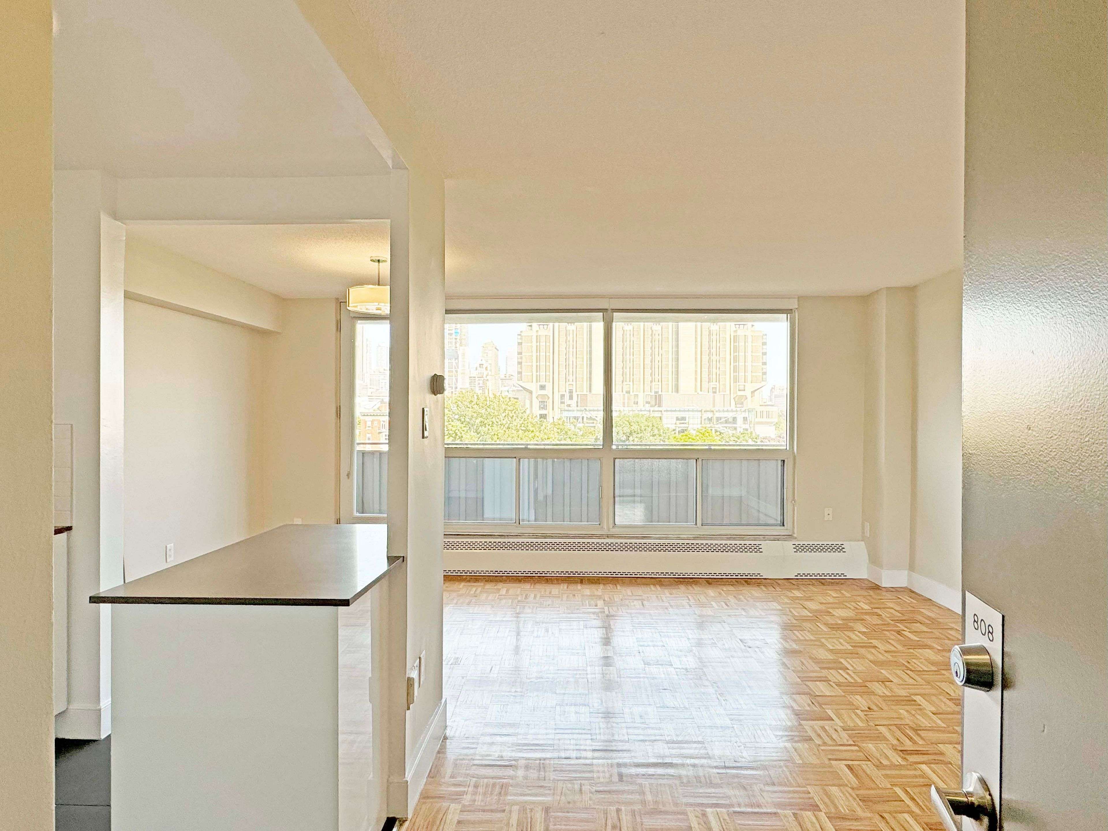 Toronto C01, ON M5S 2H8,666 Spadina AVE #808