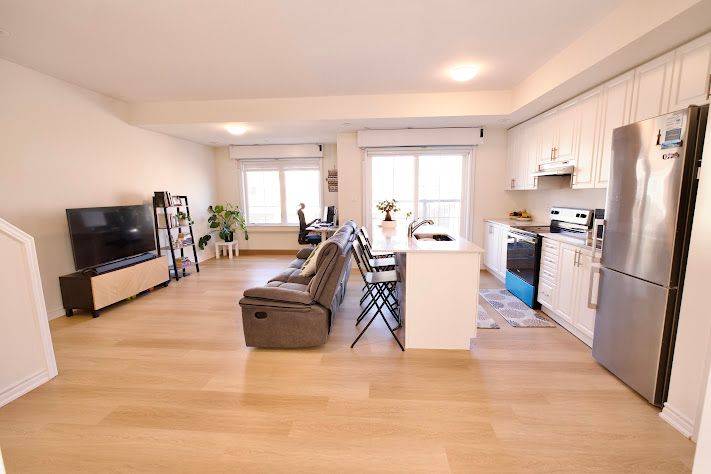 Oshawa, ON L1H 0B2,480 Beresford PATH #8