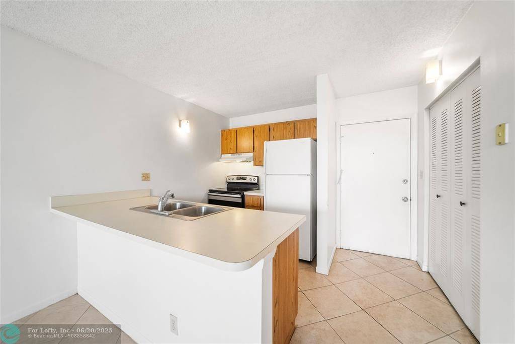 Coral Springs, FL 33065,2771 Riverside Dr  #517A