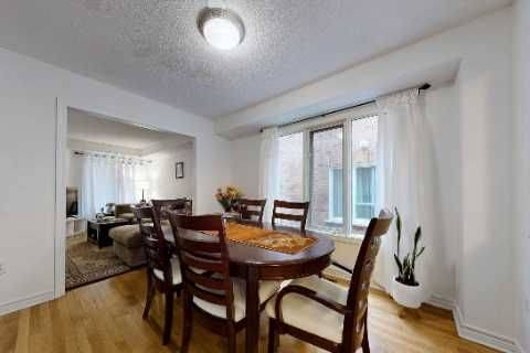 99 Widdifield AVE, Newmarket, ON L3X 1Z3
