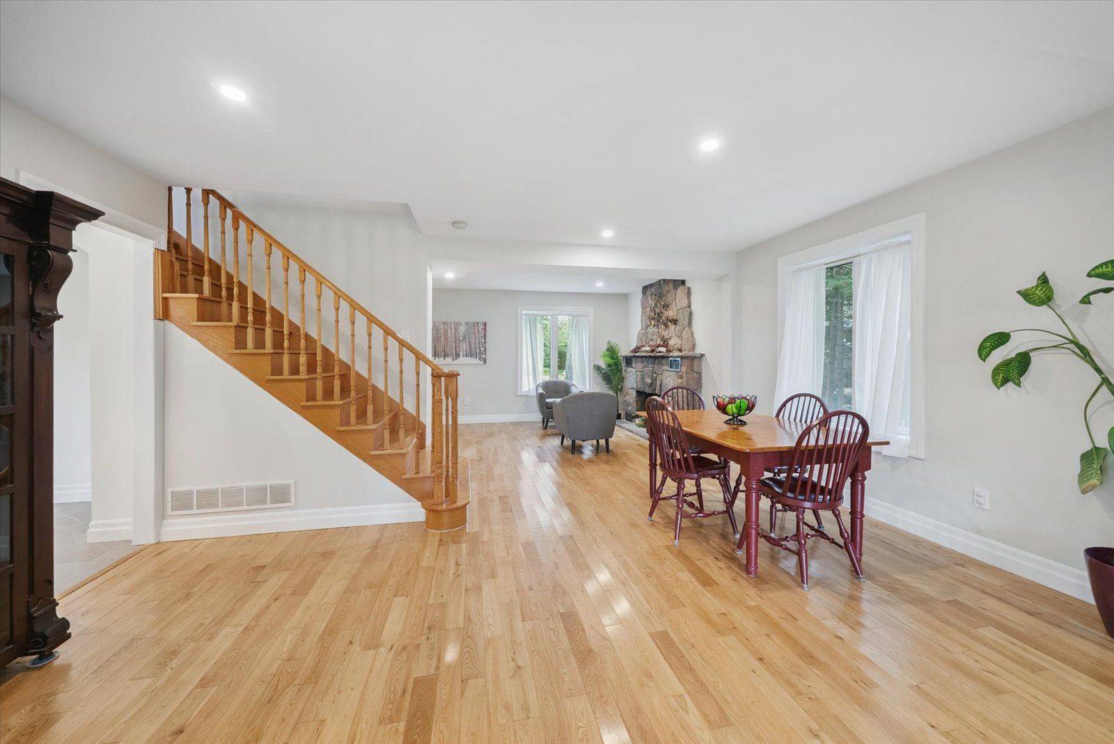 Georgina, ON L4P 2R9,219 Willow DR