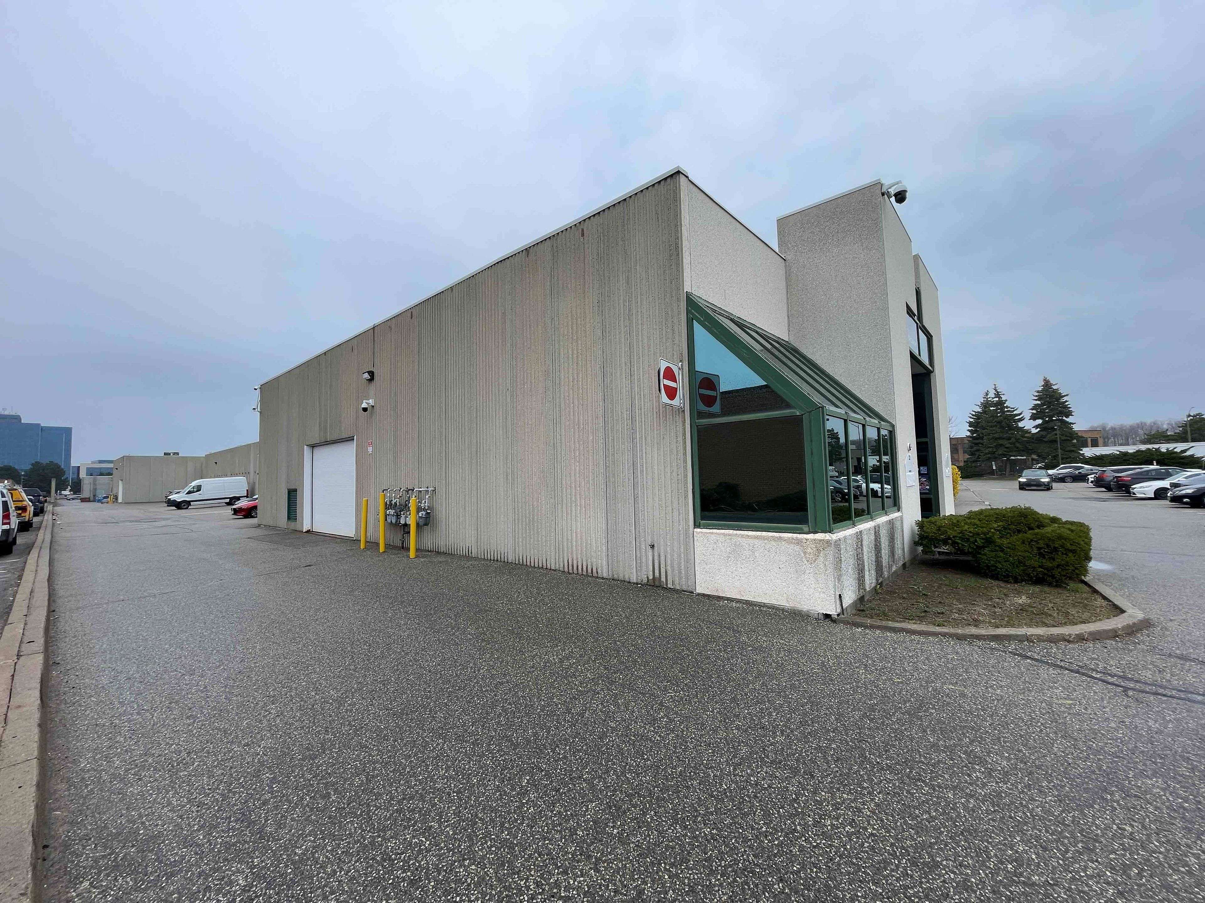 Richmond Hill, ON L4B 3M1,175 West Beaver Creek RD #32